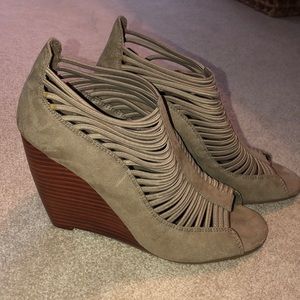 MIA Wedges